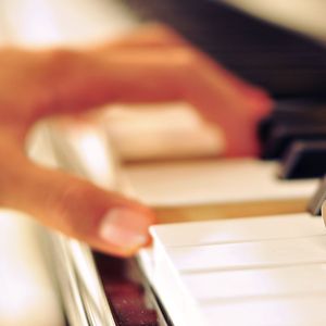 美女扒开内裤让我捅出白浆免费看久久AV
